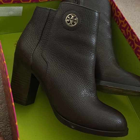 Tory Burch boots - Picture 2 of 4